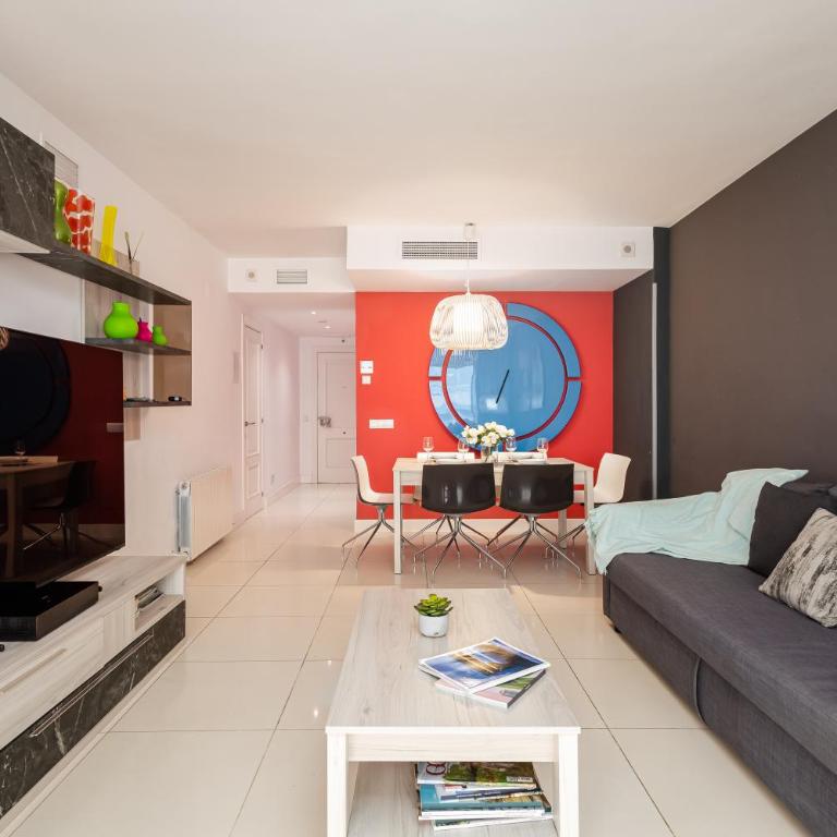 MARBELLA HOME RENTALS - Edificio Tembo, Puerto Banus, 2BR, parking & pool - Apartamento - 5