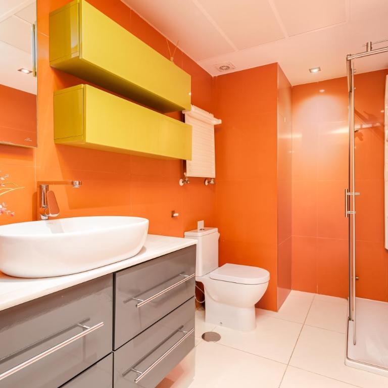 MARBELLA HOME RENTALS - Edificio Tembo, Puerto Banus, 2BR, parking & pool - Apartamento - 14