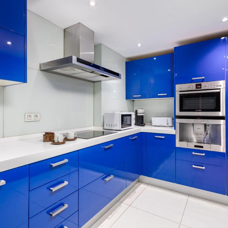 MARBELLA HOME RENTALS - Edificio Tembo, Puerto Banus, 2BR, parking & pool - Apartamento - 15