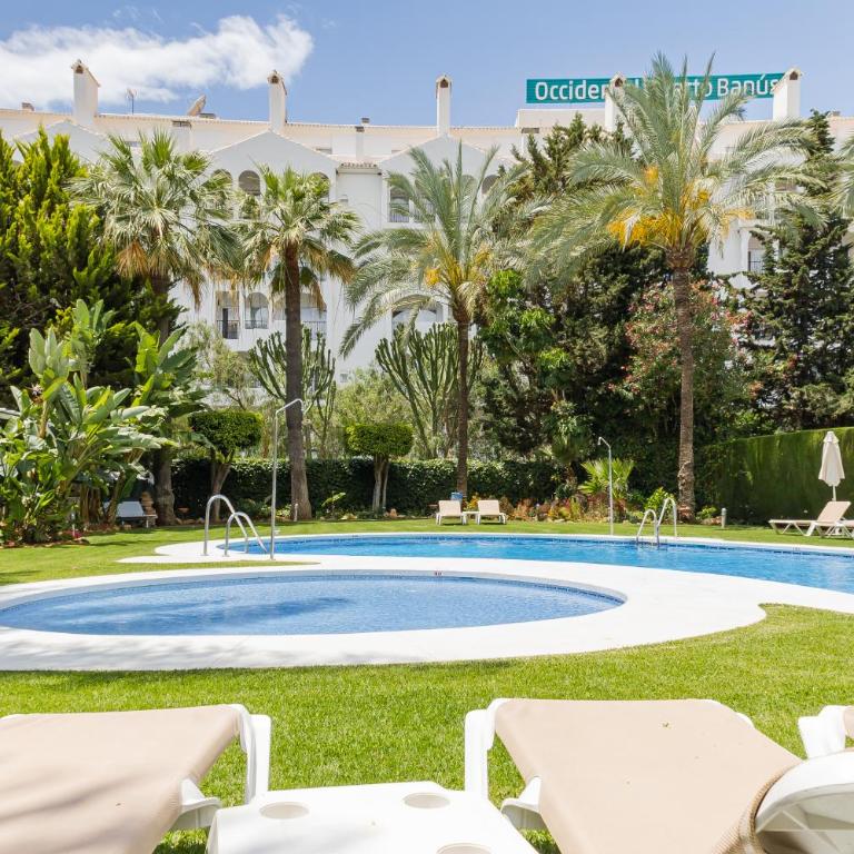 MARBELLA HOME RENTALS - Edificio Tembo, Puerto Banus, 2BR, parking & pool - Apartamento - 2