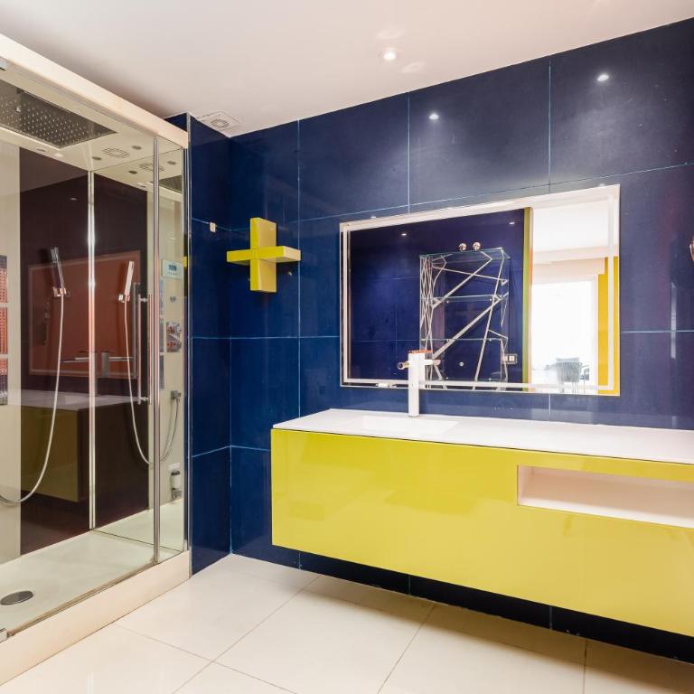 MARBELLA HOME RENTALS - Edificio Tembo, Puerto Banus, 2BR, parking & pool - Apartamento - 11