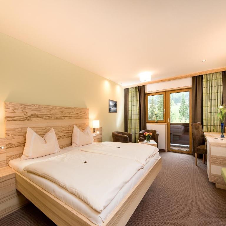 Hotel Leonhard - Doppelzimmer mit Balkon - 1