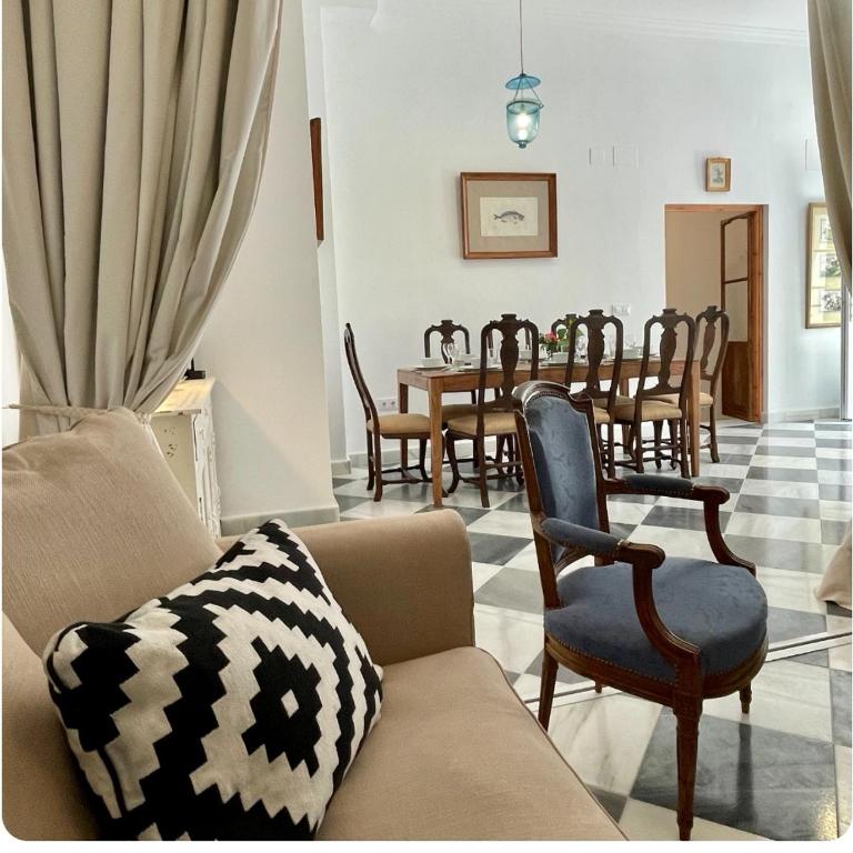 GATU PREMIUM Apartamento Palacio Oneto con Jardín Privado " Preferente mayores de 25 años y familias " - Apartamento Superior - 6