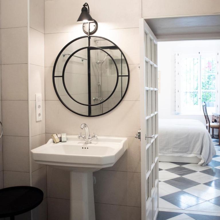 GATU PREMIUM Apartamento Palacio Oneto con Jardín Privado " Preferente mayores de 25 años y familias " - Apartamento Superior - 28