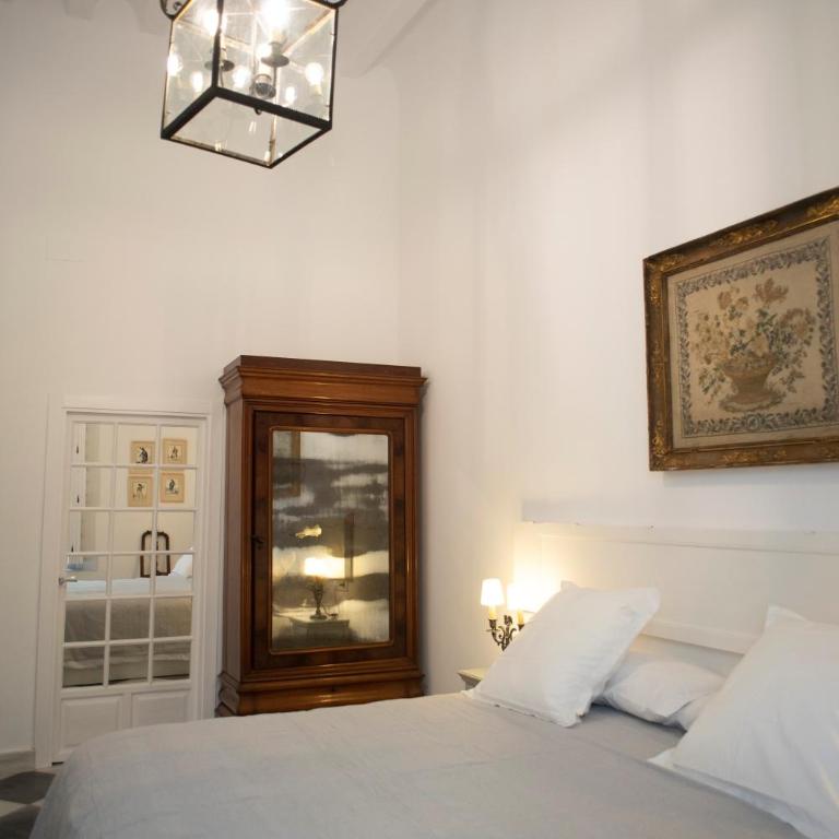 GATU PREMIUM Apartamento Palacio Oneto con Jardín Privado " Preferente mayores de 25 años y familias " - Apartamento Superior - 13