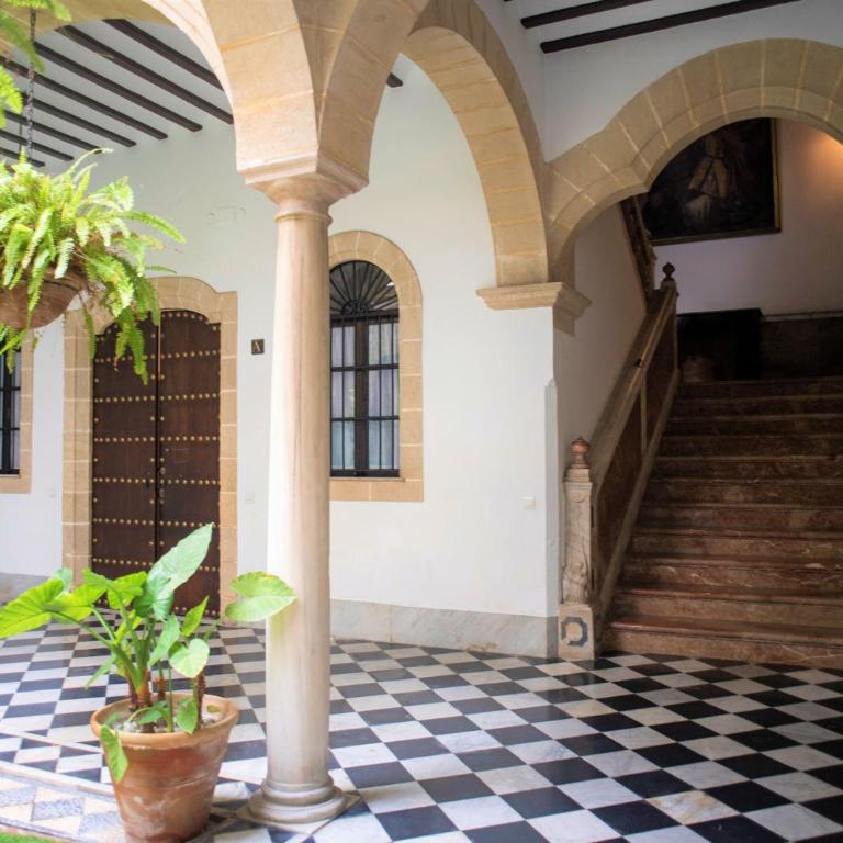 GATU PREMIUM Apartamento Palacio Oneto con Jardín Privado " Preferente mayores de 25 años y familias " - Apartamento Superior - 42