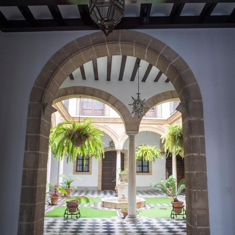 GATU PREMIUM Apartamento Palacio Oneto con Jardín Privado " Preferente mayores de 25 años y familias " - Apartamento Superior - 40