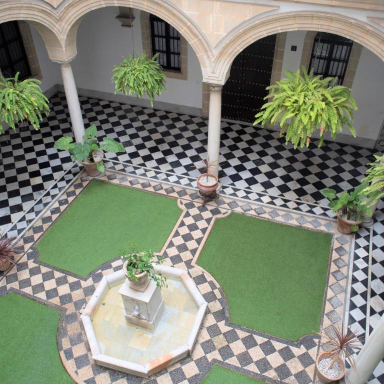 GATU PREMIUM Apartamento Palacio Oneto con Jardín Privado " Preferente mayores de 25 años y familias " - Apartamento Superior - 36