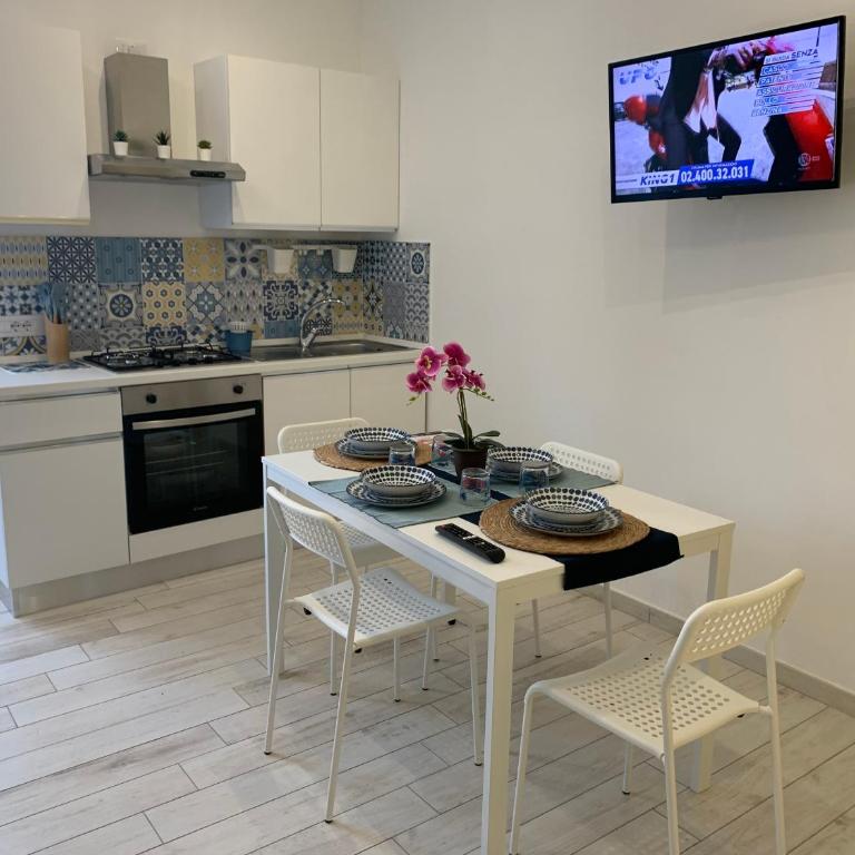 Central House - Two-Bedroom Apartment - 4