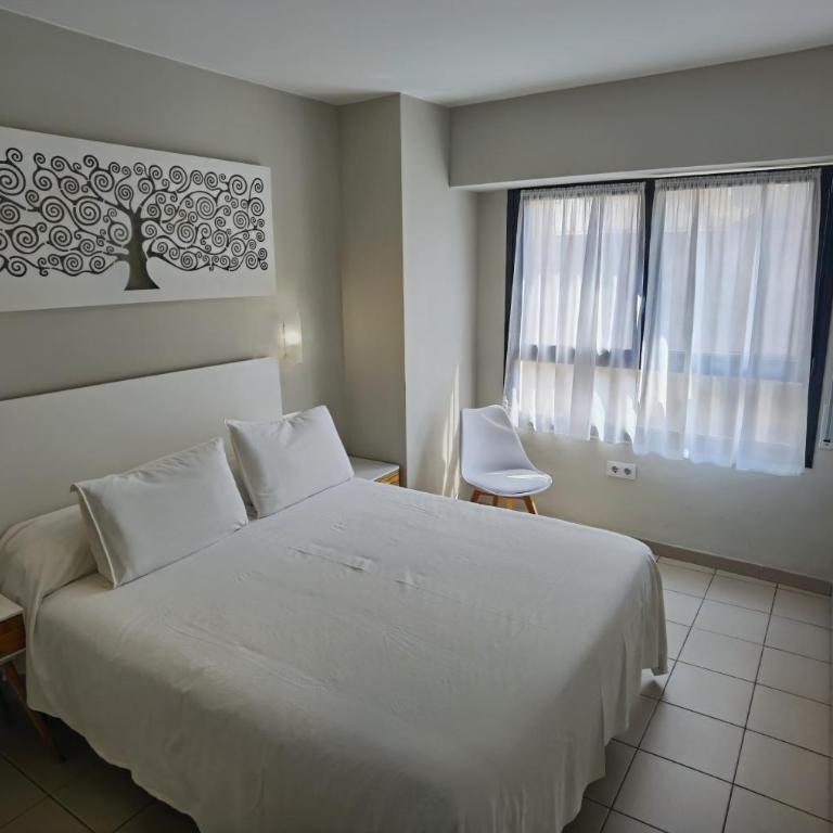 HOSTAL RIGAU - Habitación Doble con baño privado - 1 o 2 camas - 3
