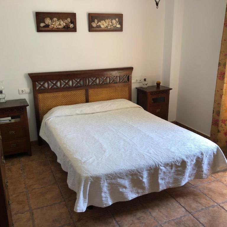 Moderno y amplio chalet, con piscina privada - Casa de 4 dormitorios - 36