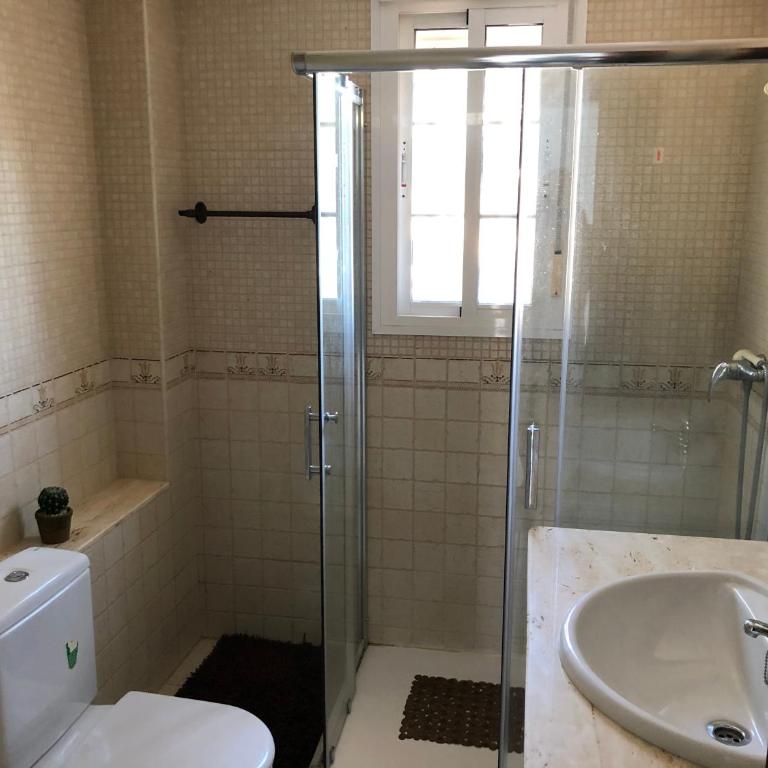 Moderno y amplio chalet, con piscina privada - Casa de 4 dormitorios - 54