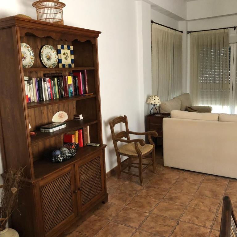 Moderno y amplio chalet, con piscina privada - Casa de 4 dormitorios - 27