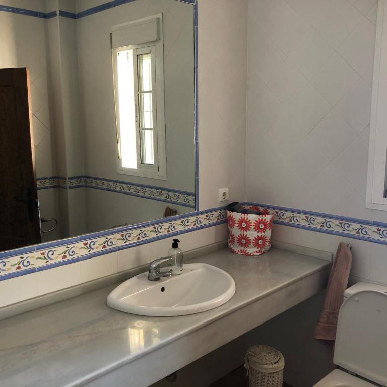 Moderno y amplio chalet, con piscina privada - Casa de 4 dormitorios - 41