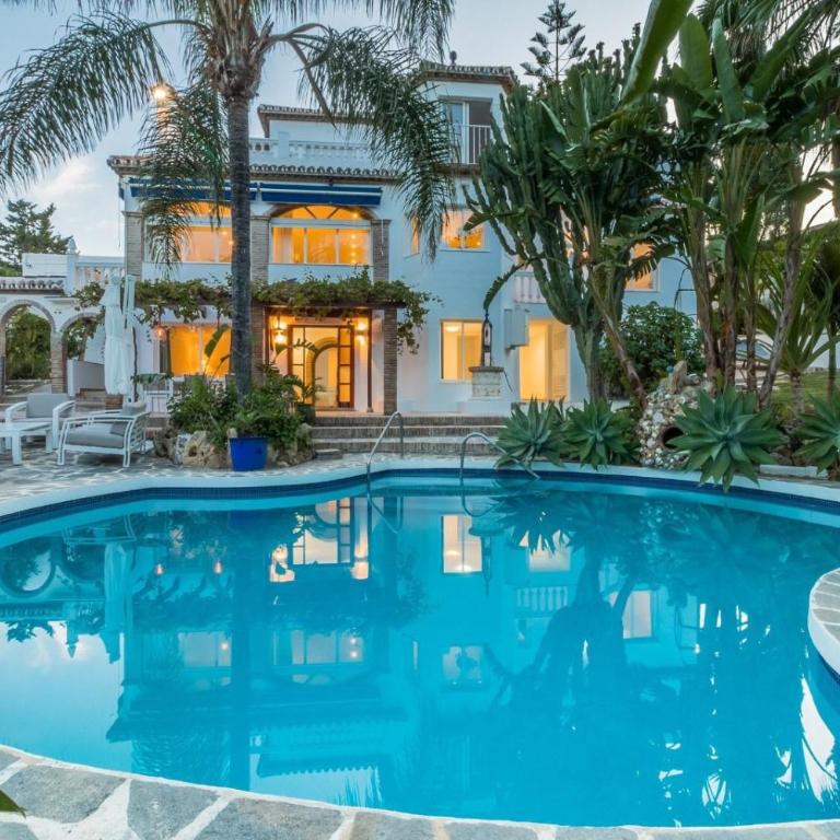ARCADIA - AVENIDA 28 De LAS ADELFAS 29680 ESTEPONA, MALAGA - Villa - 30