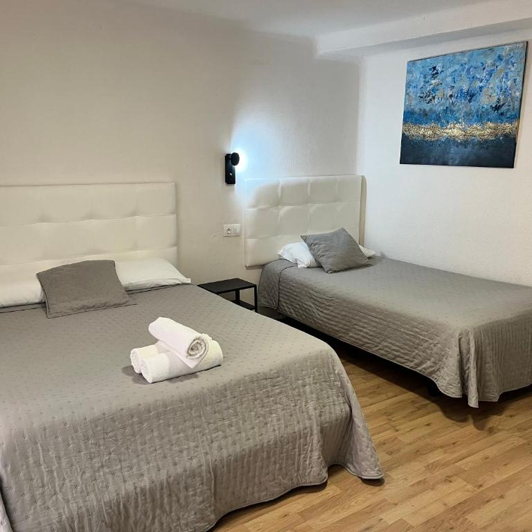 Hostal ARS - Dreibettzimmer mit eigenem Bad - 1