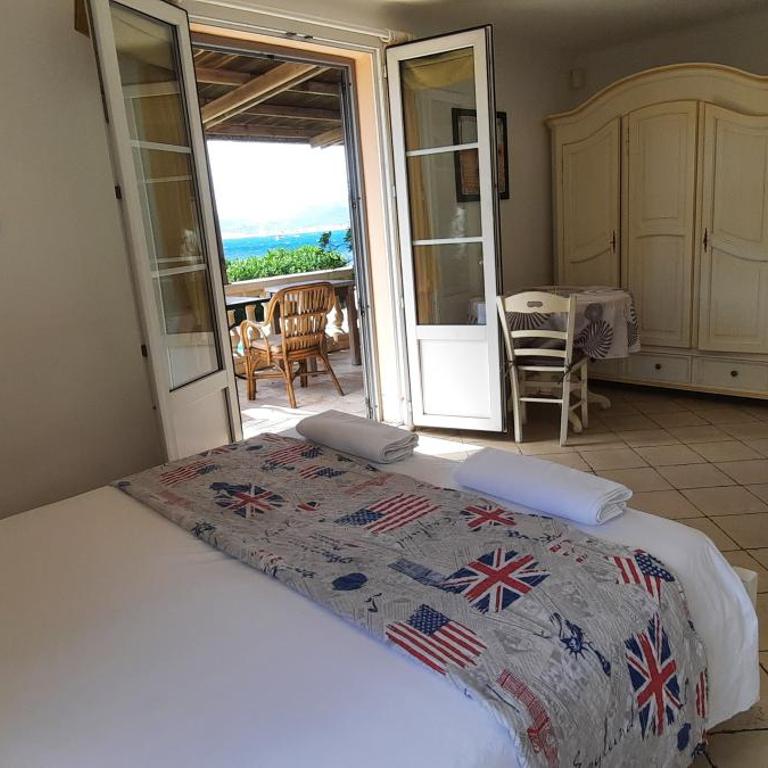Villa Playa del Sol - B2 - Chambre Double ou Lits Jumeaux Deluxe - Vue sur Piscine - 3