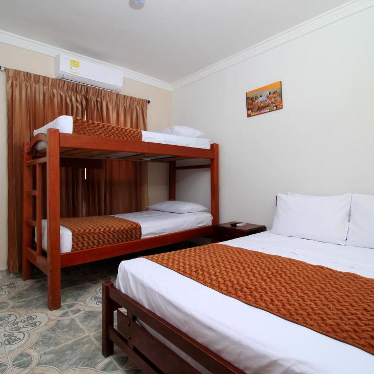 Hotel Rodadero Inn By GEH Suites - Quadruple Room - 1