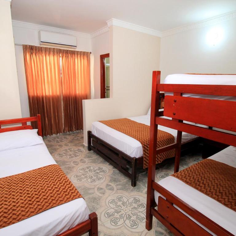 Hotel Rodadero Inn By GEH Suites - Quadruple Room - 10