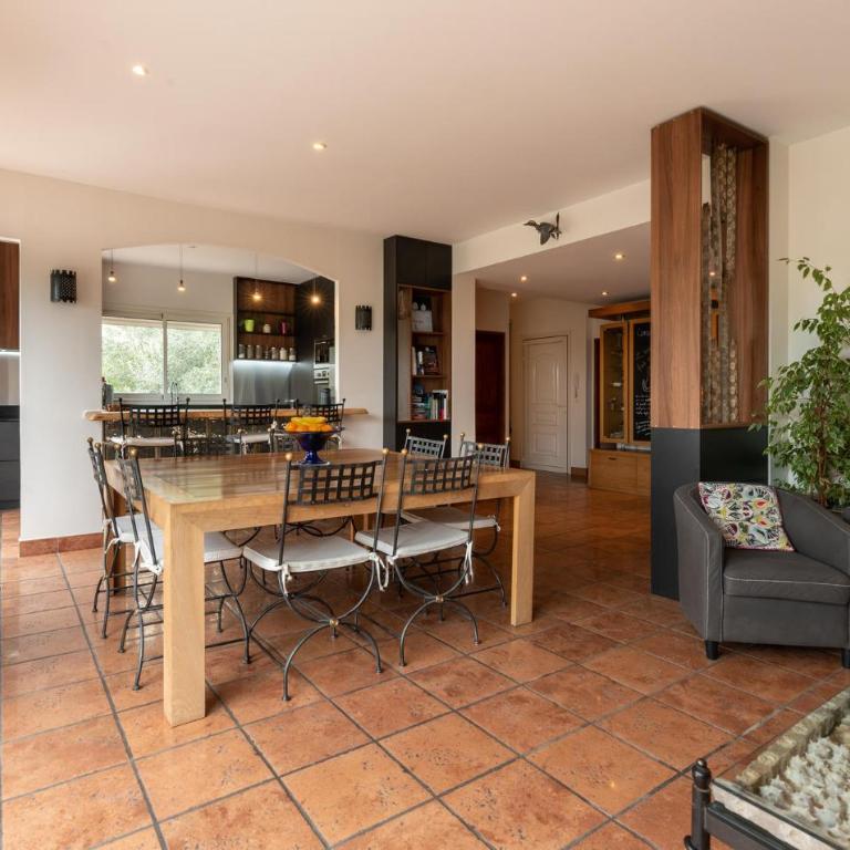Cozy Home In Balaruc-Les-Bains - Maison de Vacances 4 Chambres - 4
