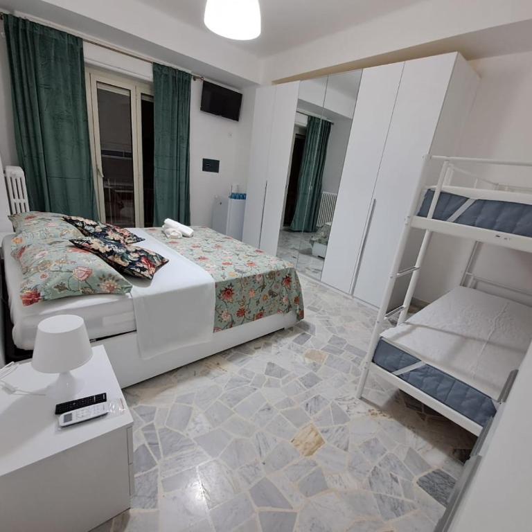 Goffredo Mameli House - Quadruple Room with Shared Bathroom - 4