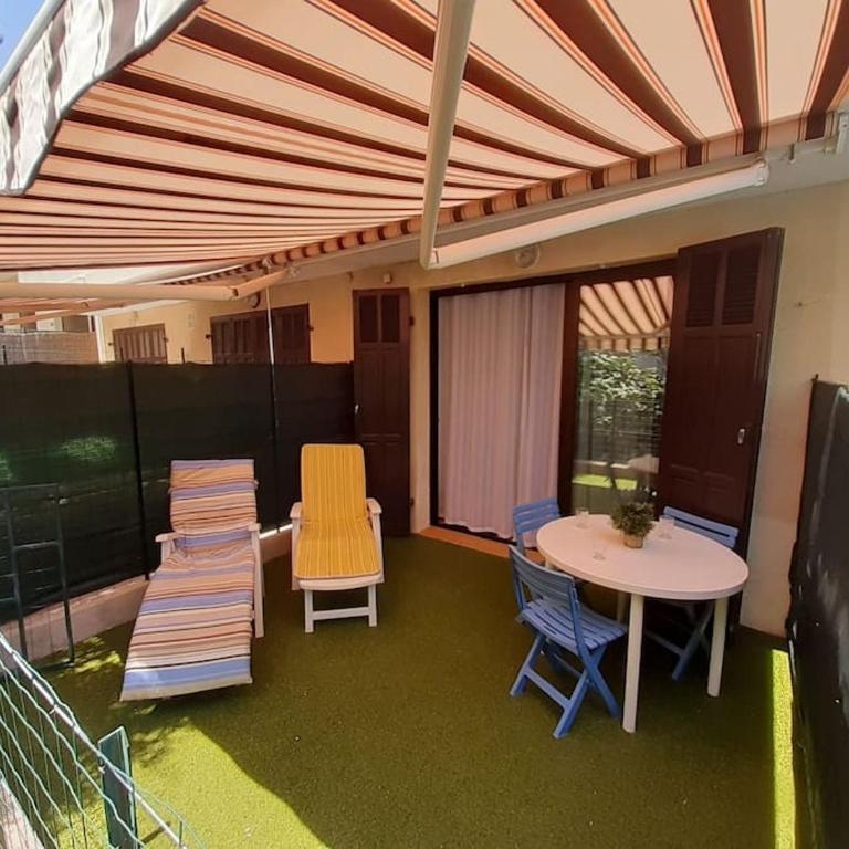 T1 rez de jardin avec grande terrasse – St Aygulf - Apartment mit 1 Schlafzimmer - 2