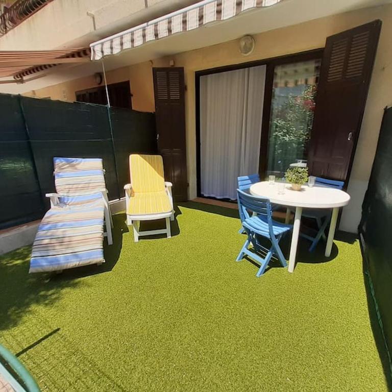 T1 rez de jardin avec grande terrasse – St Aygulf - Apartment mit 1 Schlafzimmer - 3