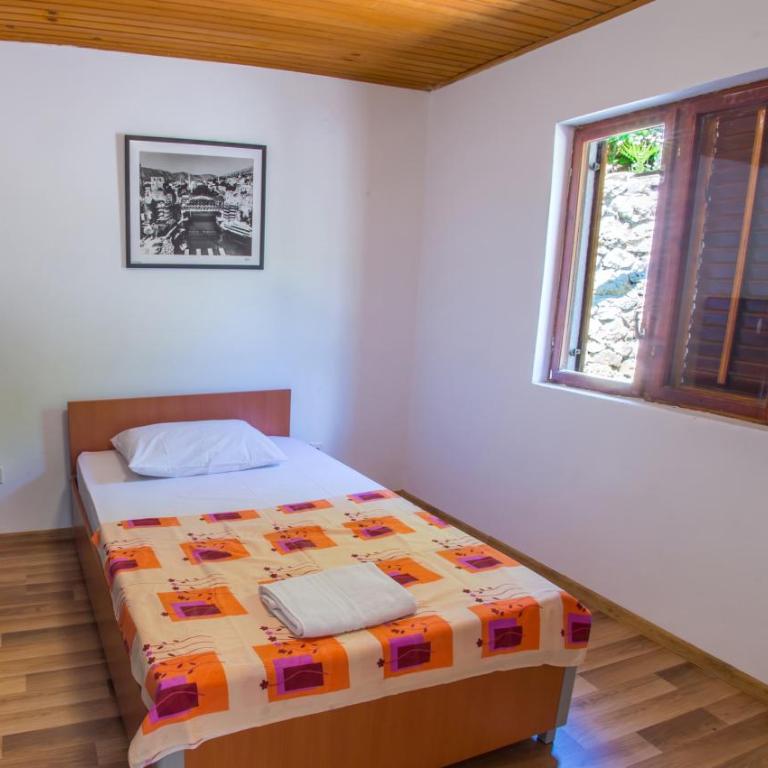 Perfect view of Mostar - with swimming pool - Three-Bedroom Villa - 13