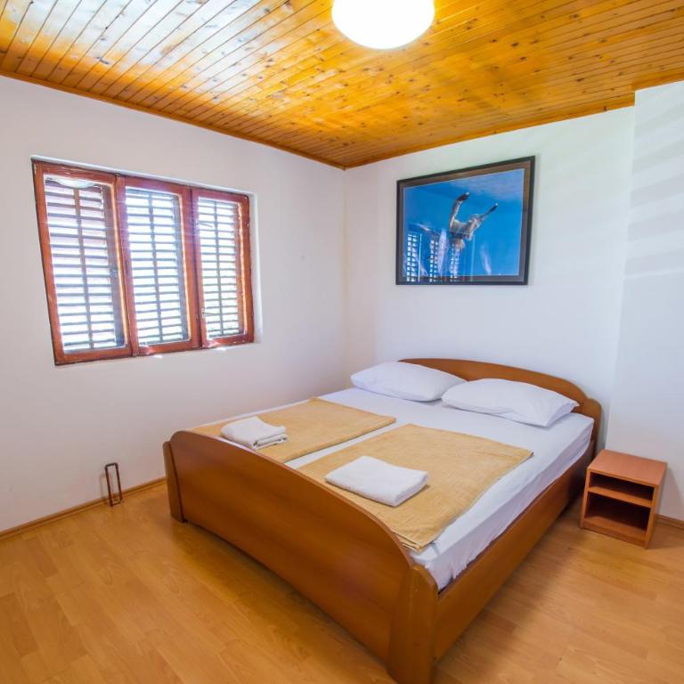 Perfect view of Mostar - with swimming pool - Three-Bedroom Villa - 35