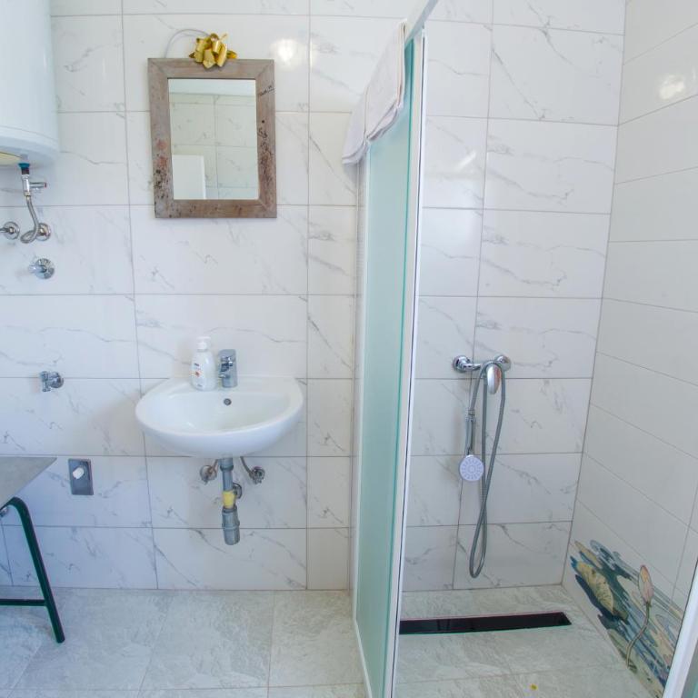 Perfect view of Mostar - with swimming pool - Three-Bedroom Villa - 49