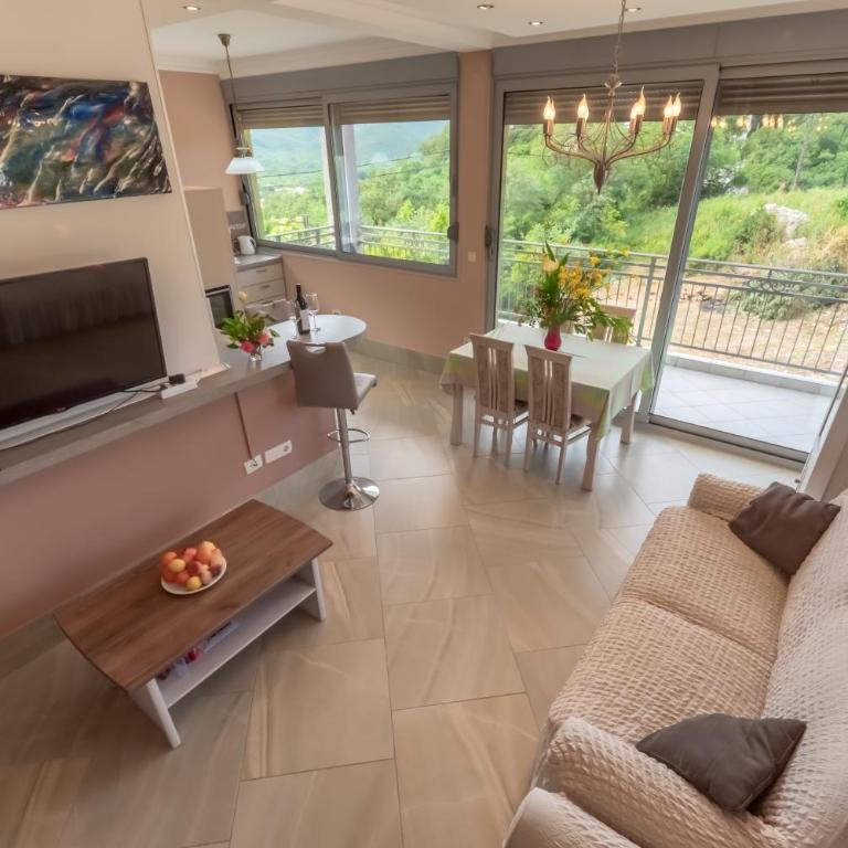 Villa Montenegrina - Standardni Apartman sa Dve Spavaće Sobe i Pogledom na More - 9