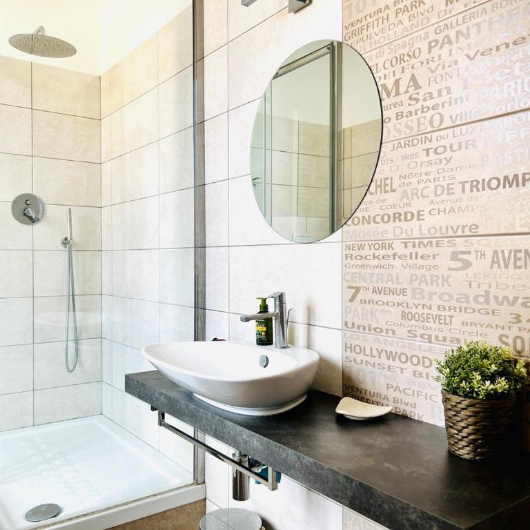 Solaris Guesthouse - Camera Tripla con Bagno Privato - 1