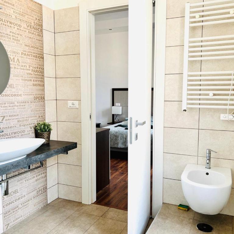 Solaris Guesthouse - Camera Tripla con Bagno Privato - 3