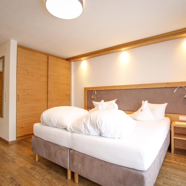 Hotel Schwarzer Adler - Deluxe Doppelzimmer - 1