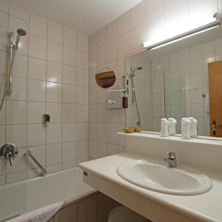 Hotel Schwarzer Adler - Familienzimmer - 2