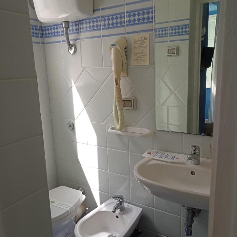 Al Mari Suites - Camera Doppia con Letti Singoli - 3