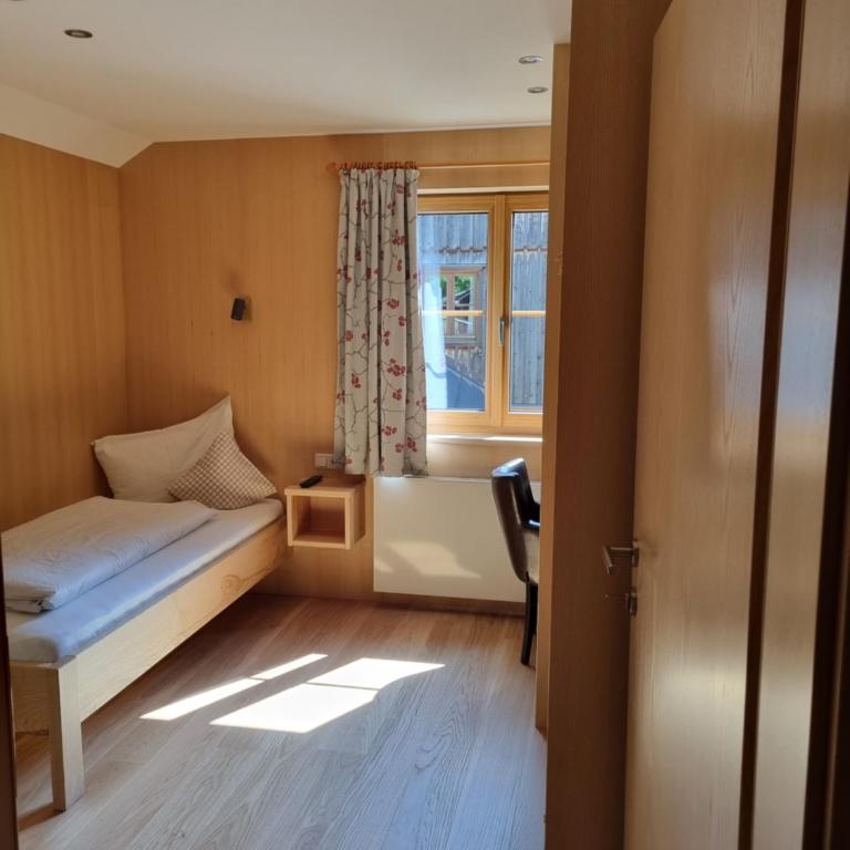 Pension Ladner - Chambre Simple avec Salle de Bains - 2