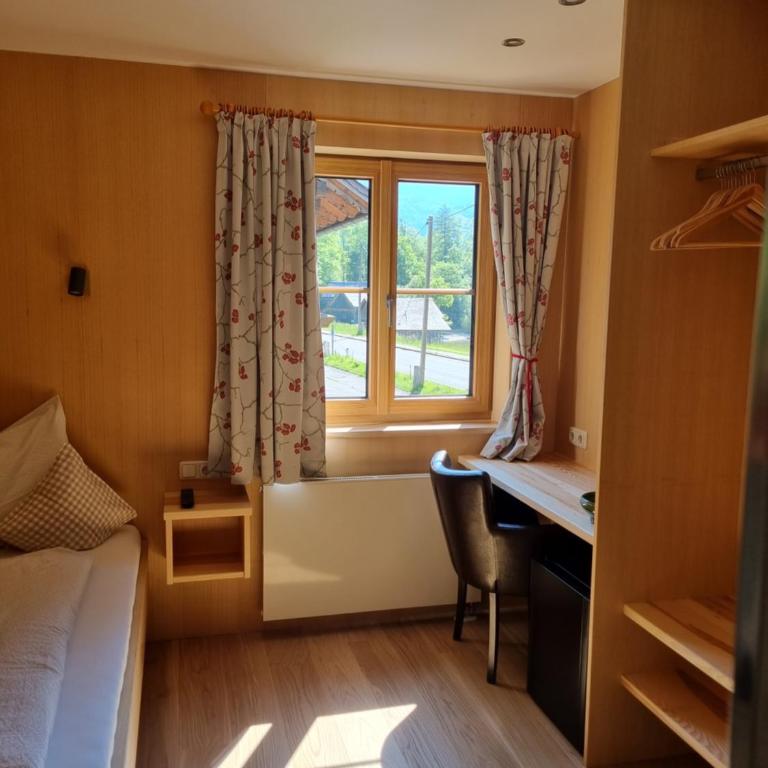 Pension Ladner - Chambre Simple avec Salle de Bains - 4