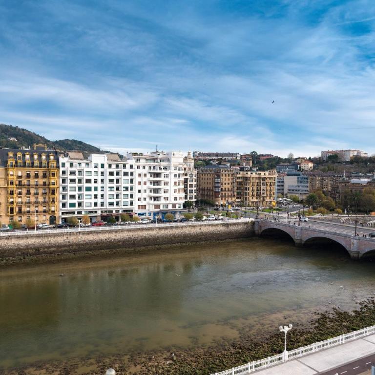 Hotel Maria Cristina, a Luxury Collection Hotel, San Sebastian - Habitación Premium con cama extragrande y vistas al río - 4