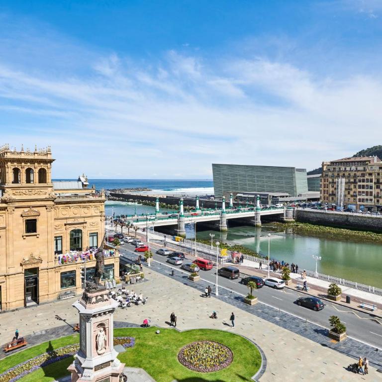 Hotel Maria Cristina, a Luxury Collection Hotel, San Sebastian - Suite Junior de 1 dormitorio con vistas al río - 1 cama extragrande - 5