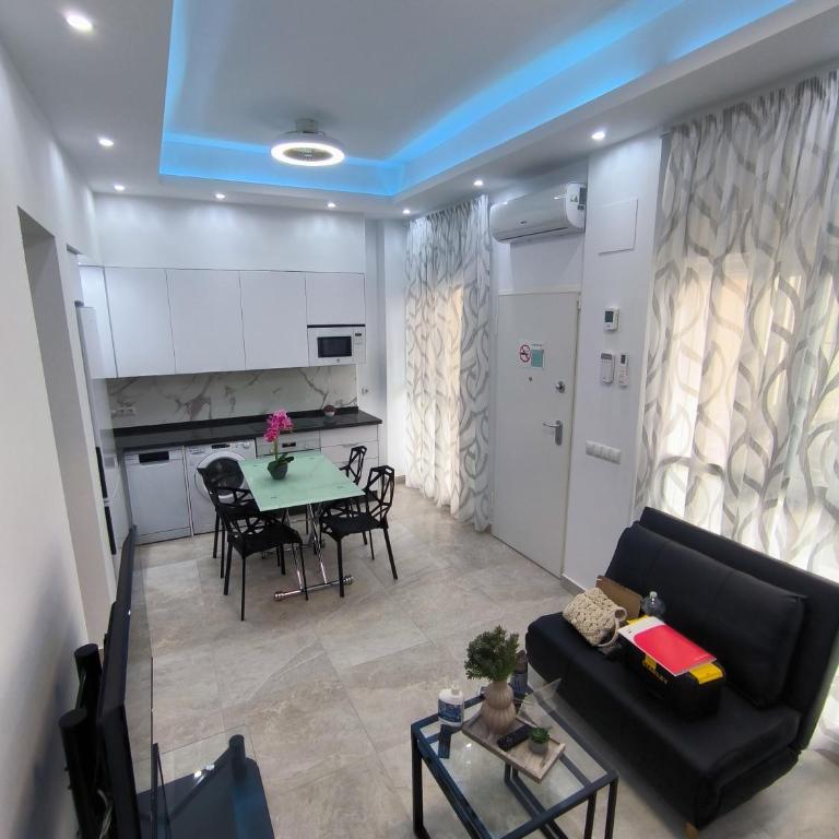 Fuengirola Beach and Holidays - Apartamento de 2 dormitorios - 11