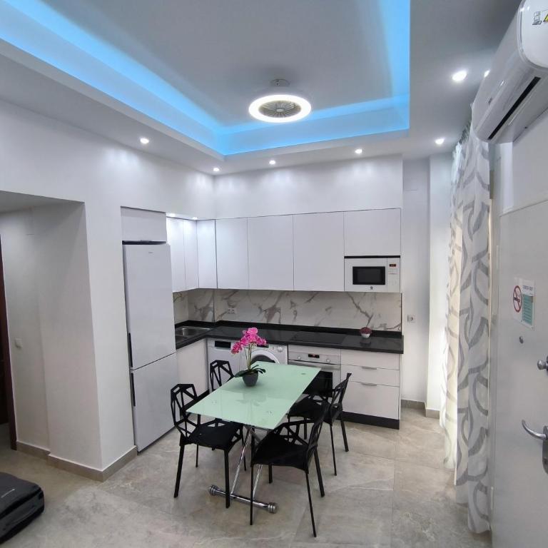 Fuengirola Beach and Holidays - Apartamento de 2 dormitorios - 10