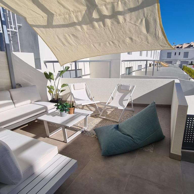 White Medano apartment. New with fast Wifi - Chalet de 3 dormitorios - 68