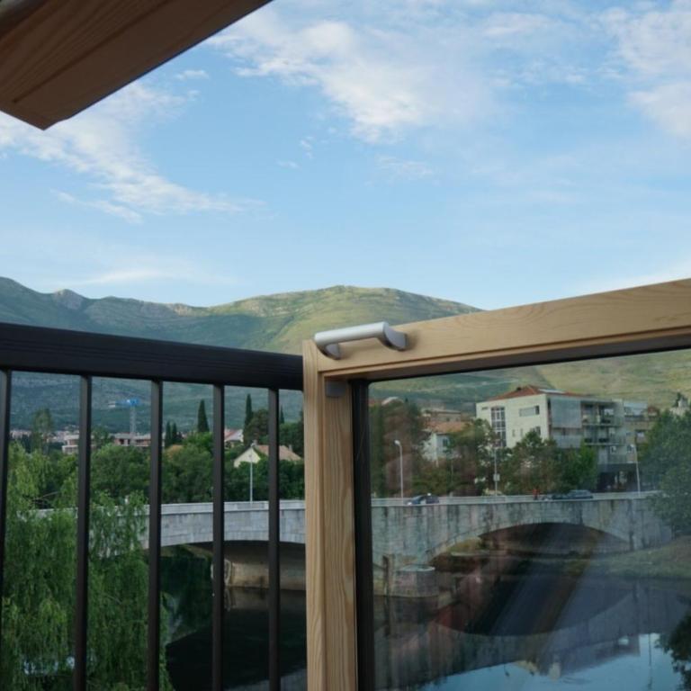 Hotel Restoran Humsko - Deluks Dvokrevetna Soba sa Bračnim Krevetom i Balkonom - 5