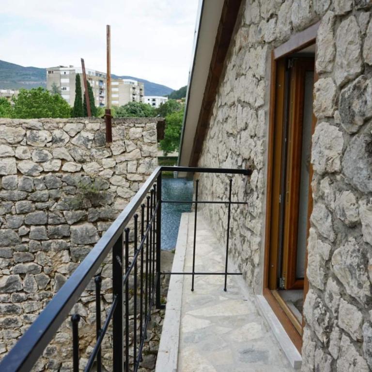 Hotel Restoran Humsko - Deluks Dvokrevetna Soba sa Bračnim Krevetom i Balkonom - 7