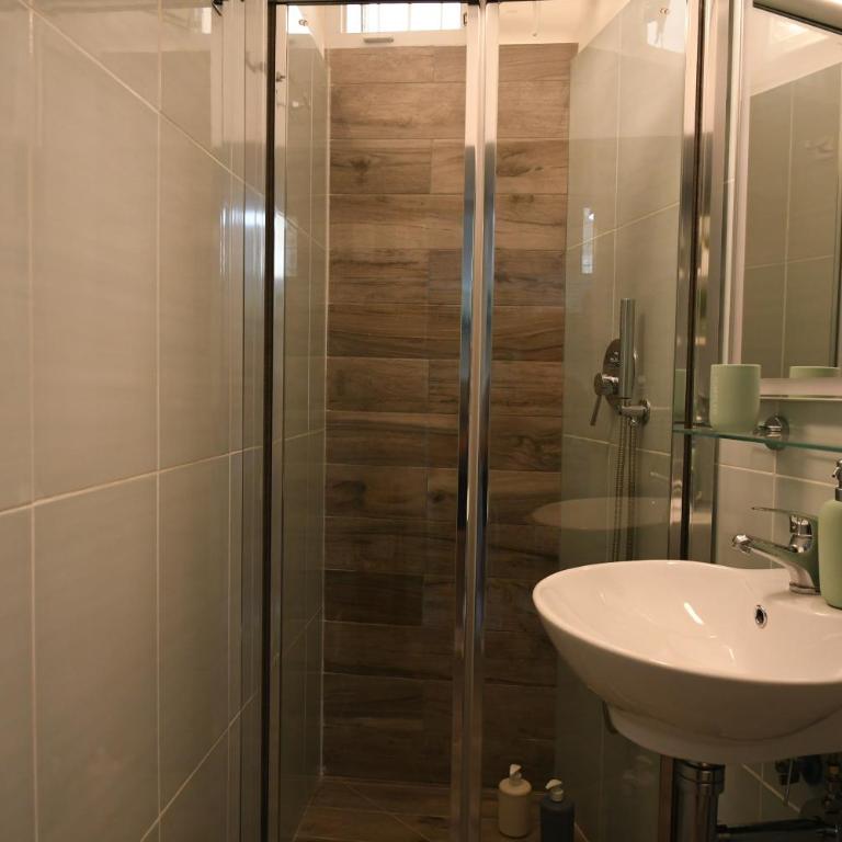 Jolie Maison - One-Bedroom House - 13