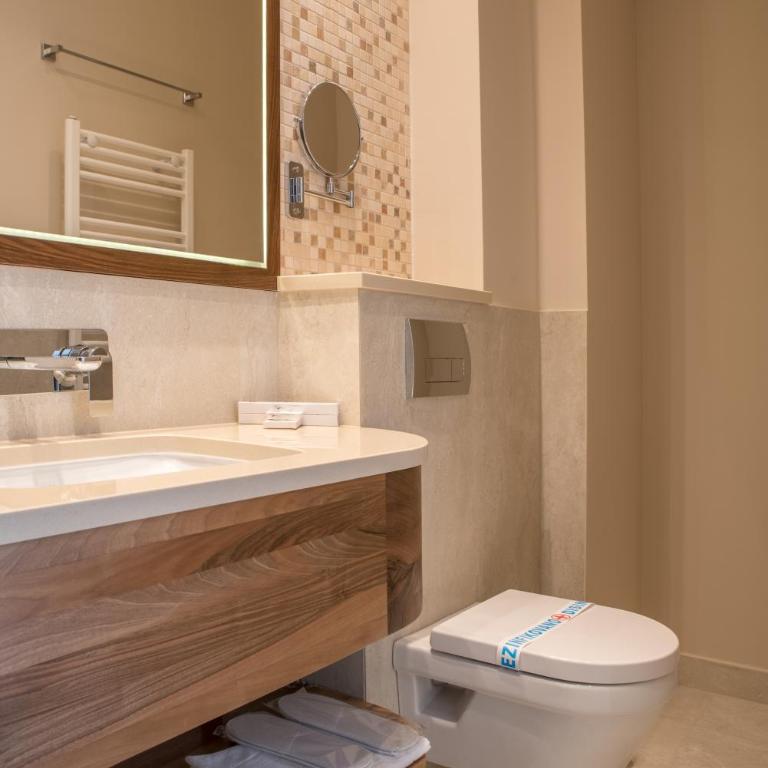Emilia Lux Rooms - Deluks Dvokrevetna Soba sa Bračnim Krevetom i Balkonom - 2