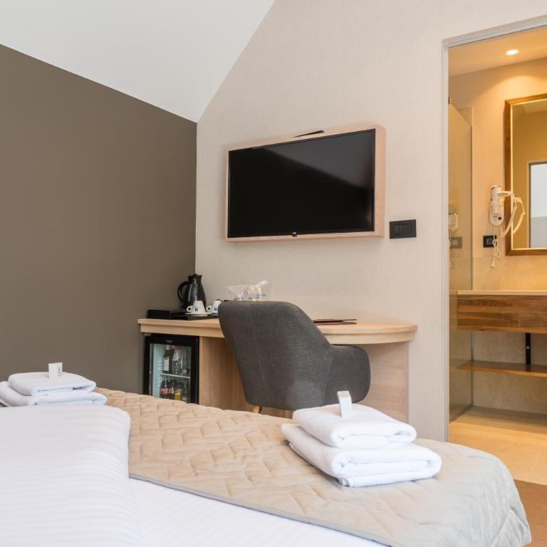 Emilia Lux Rooms - Deluks Dvokrevetna Soba sa Bračnim Krevetom i Balkonom - 6