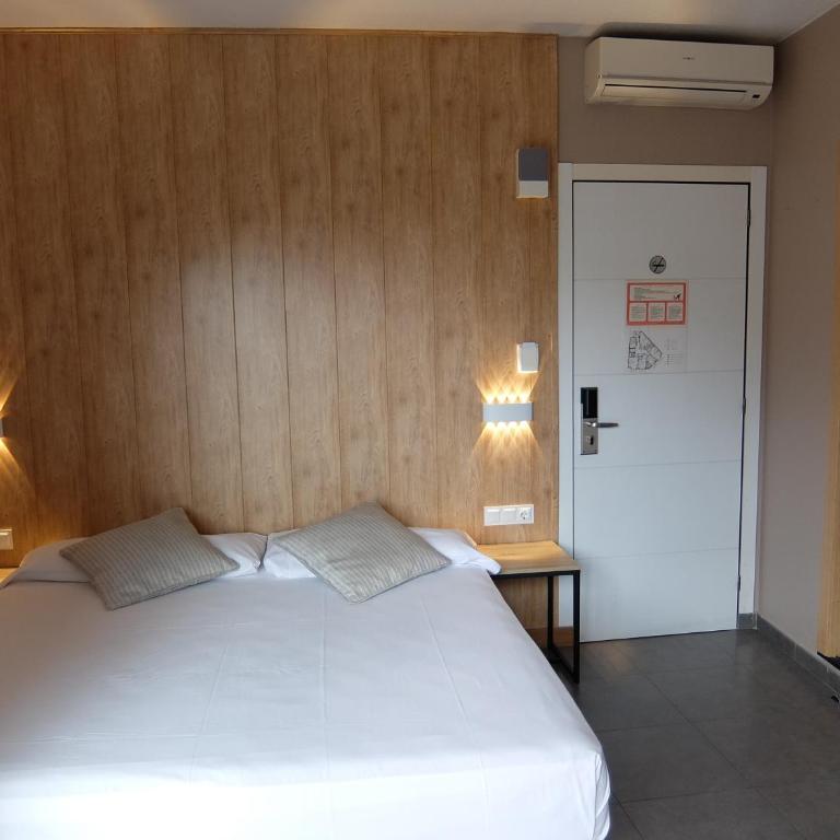 Hotel Medicis - Economy Double or Twin Room - 4
