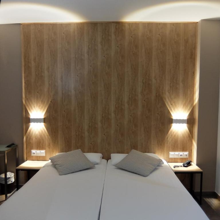 Hotel Medicis - Economy Double or Twin Room - 1